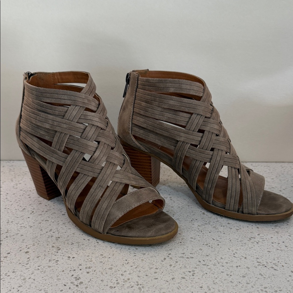 Peep Toe Taupe Zip Sandal